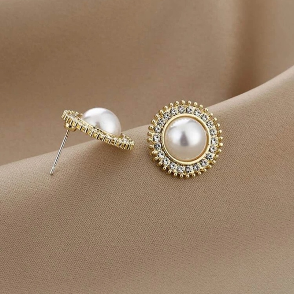 Faux Pearl Decor Stud Earring - Picture 2 of 2